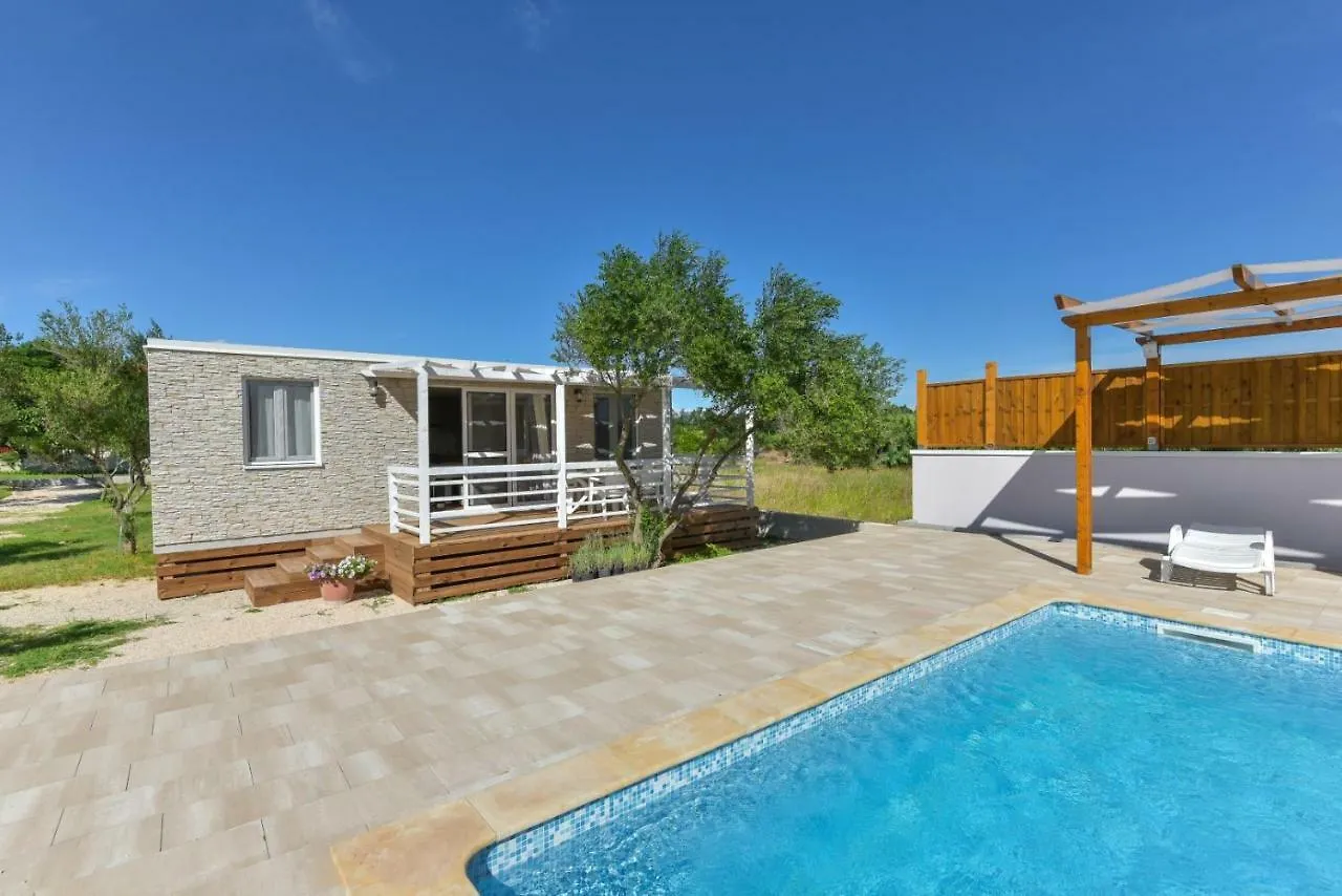 Appartement Bungalov Medanic - Private Pool Privlaka  Kroatië